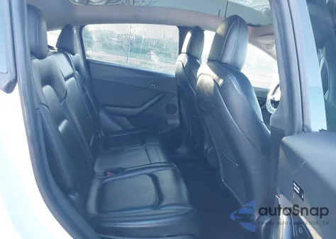 2021 Tesla Model Y Long Range Dual Motor All-Wheel Drive z USA, uszkodzony, nr VIN 5YJYGAEE6MF180357